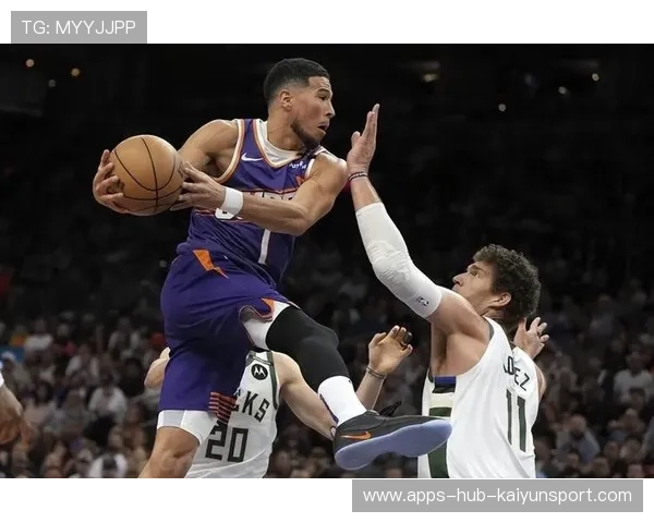 布克极限后仰中投，球应声入网：一次训练中的决胜心态与技巧之旅